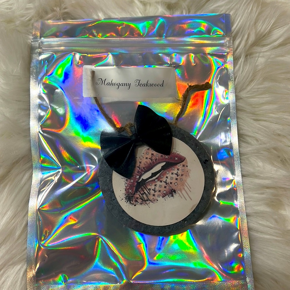 Louis Vuitton lips car Freshie